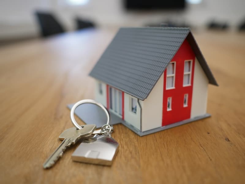 Real Estate Websites ·
showcase properties, attract buyers